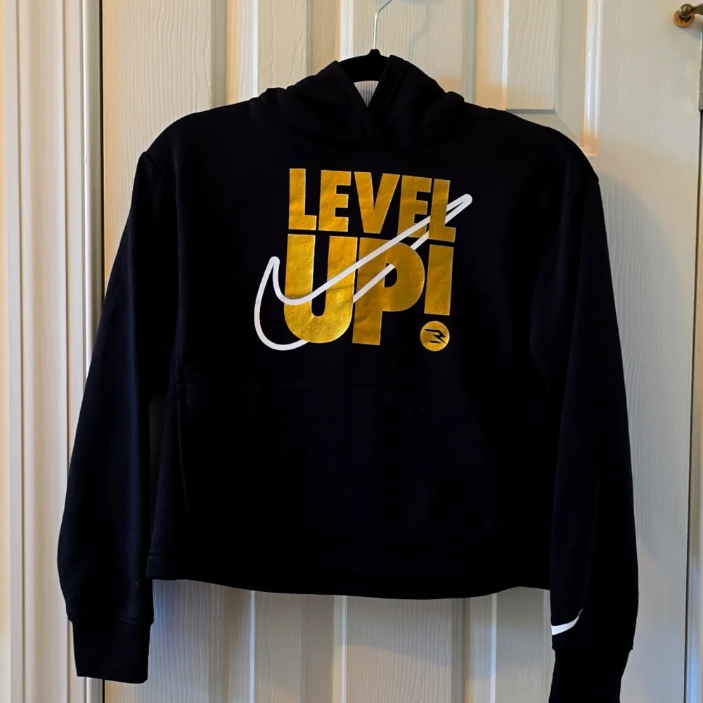 NIKE BRAND SIGNATURE BOYS BLACK PULLOVER HOODIE "LEVEL UP" SIZE LARGE